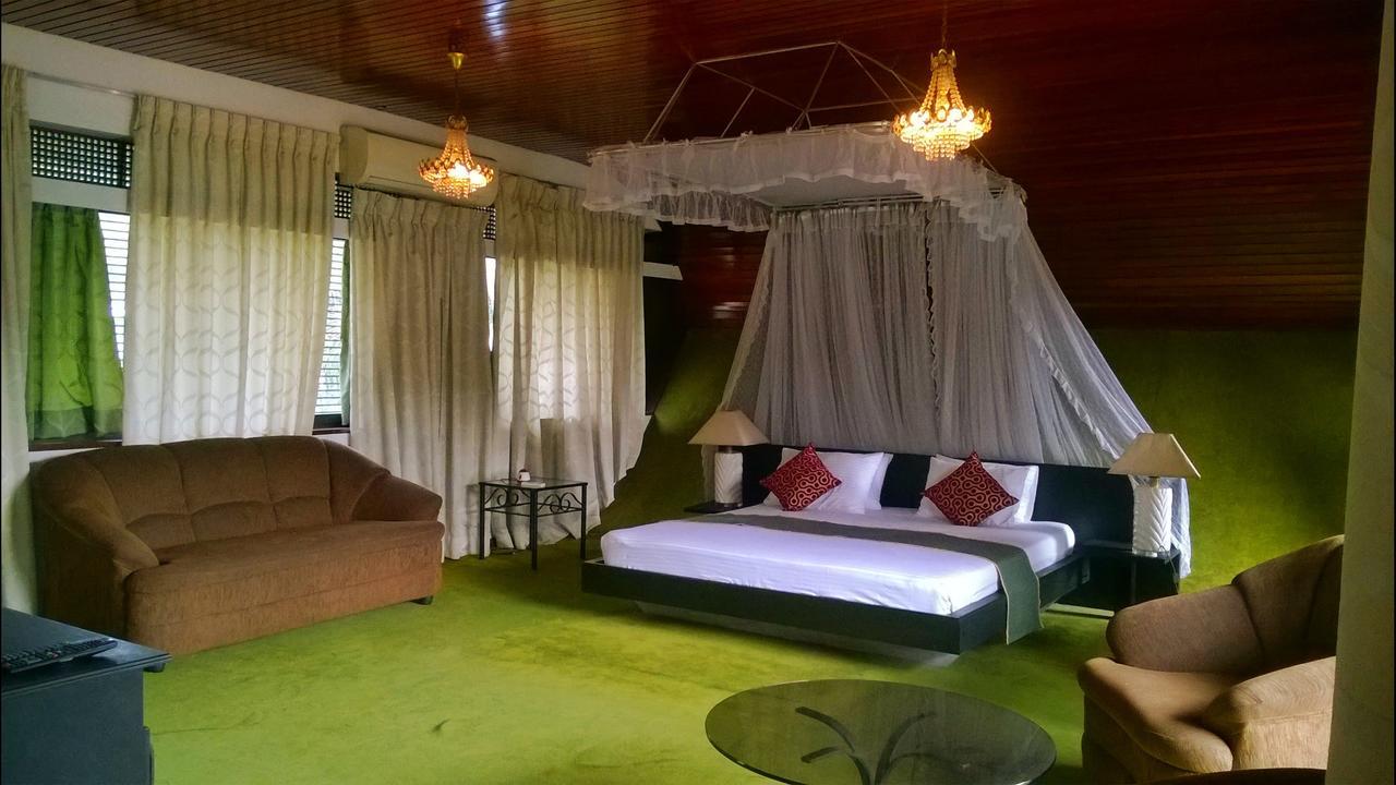 Nilani Hotel Ratnapura Exteriör bild