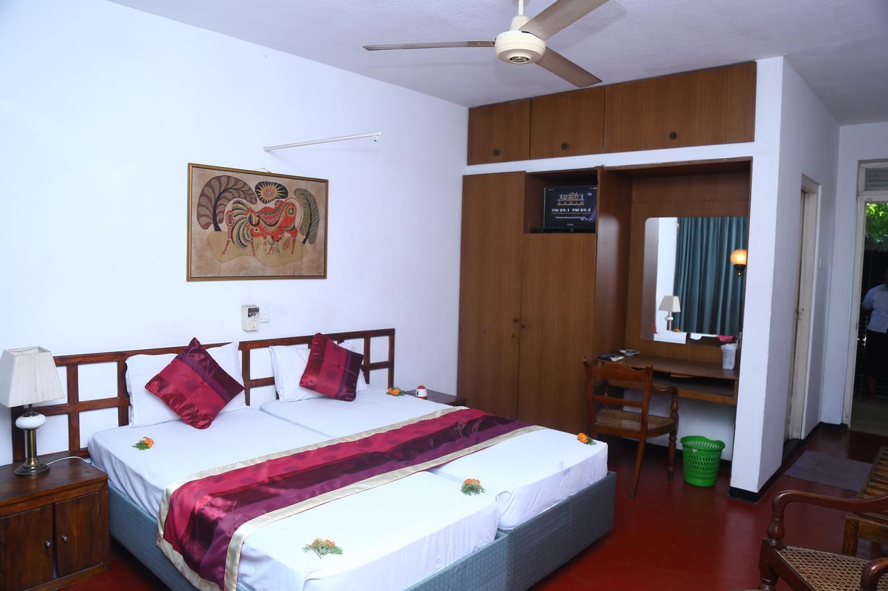 Nilani Hotel Ratnapura Exteriör bild